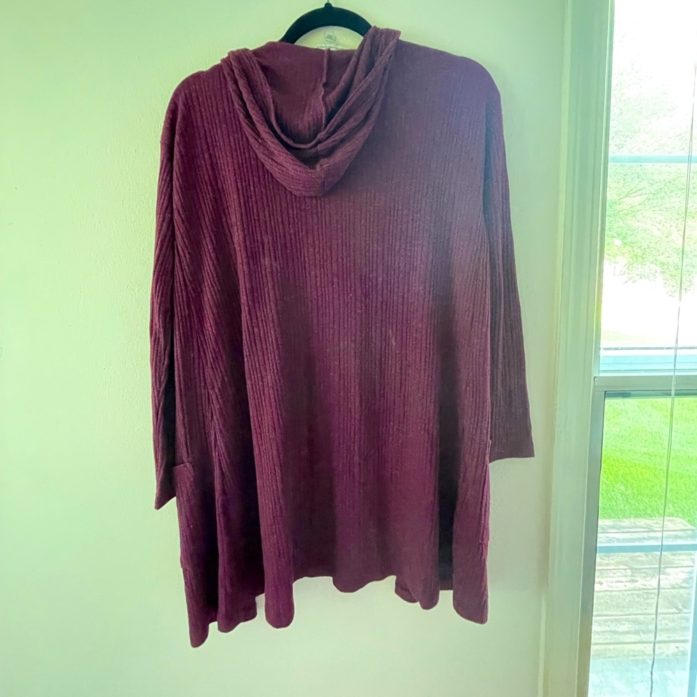 Lowered! 💥 Women’s AEO Maroon Cardigan (with hood and pockets) - Picture 2 of 5